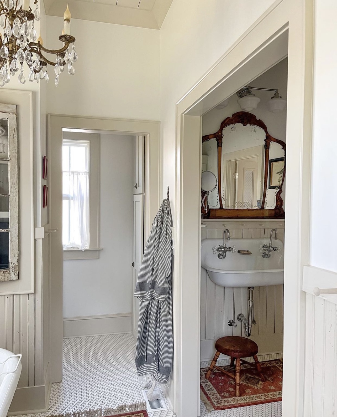 Master Bedroom and Bathroom - Thorn Cove Abode